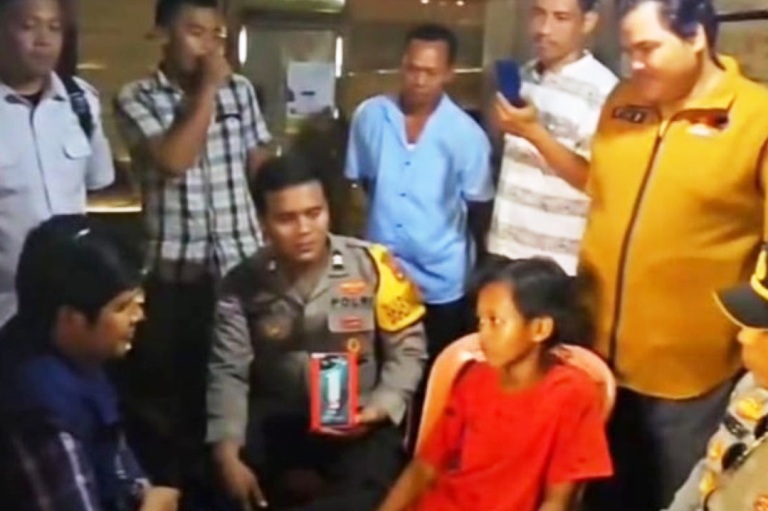 Polsek Muara Kelingi Bersama Hipama Bantu Anak Yatim yang Jadi Korban Pencurian